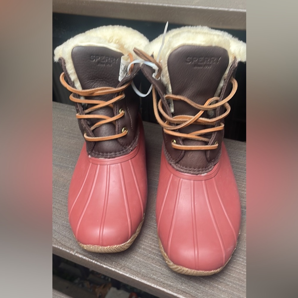 Red/tan Sperry Women's Saltwater Winter Luxe Duck Boot genuine leather
